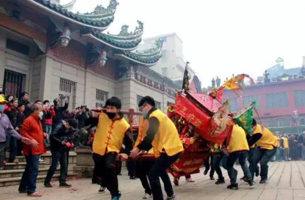 今天真熱鬧集美社刈香巡游祭開閩王！