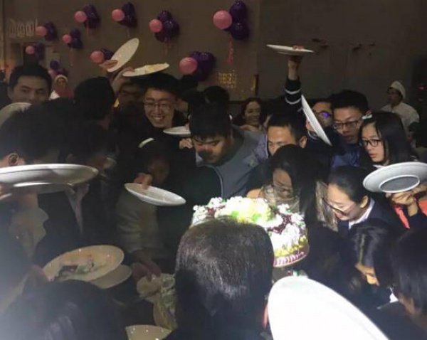 廈門大學餐廳25元自助餐2天被學生吃垮，不許吃了！