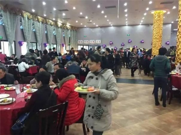 廈門大學餐廳25元自助餐2天被學生吃垮，不許吃了！