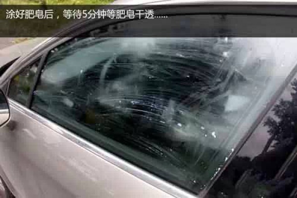 雨天開車，看不清后視鏡和側(cè)視玻璃怎么辦？