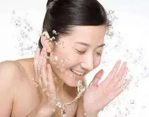 后怕！小伙擠個痘痘，擠出高燒、眼睛肺部嚴重感染送進醫(yī)院…你可能也經(jīng)常這樣做