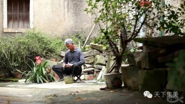 活著已是奇跡所以他堅(jiān)持做灌口好人……