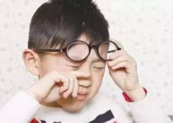 導致近視，影響發育、性格、免疫力…孩子糖吃太多，危害竟這么大！