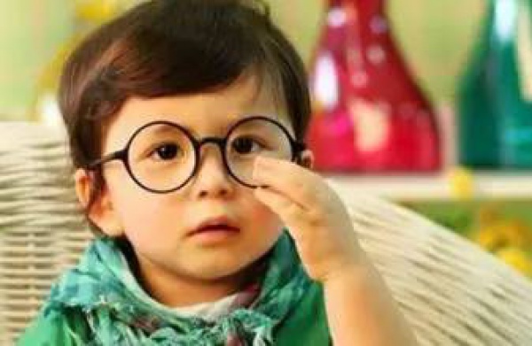 導致近視，影響發育、性格、免疫力…孩子糖吃太多，危害竟這么大！