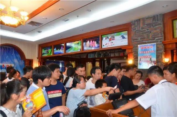 尖叫吧！狂歡吧！濕身Party！來(lái)方特，隨你耍！夜場(chǎng)/日?qǐng)鎏刭u(mài)會(huì)！更有冰雪世界免費(fèi)讓你看