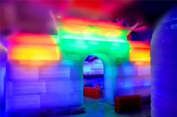 尖叫吧！狂歡吧！濕身Party！來(lái)方特，隨你耍！夜場(chǎng)/日?qǐng)鎏刭u(mài)會(huì)！更有冰雪世界免費(fèi)讓你看