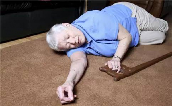 年輕人，當心“熱中風”！近期醫院收治的中風病人，中青年比老人還多