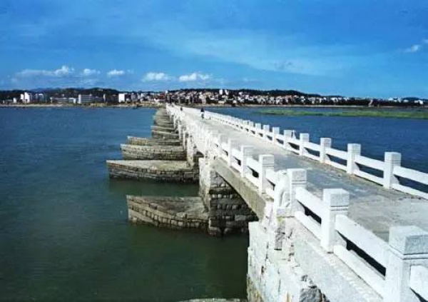 集美周邊游丨有座古長橋，系現(xiàn)存最長的海港大石橋……