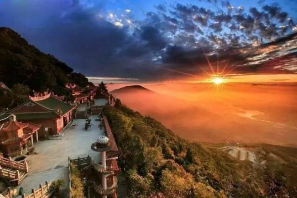 集美周邊游丨觀云海，看群峰，這里是閩南地區第一仙山！
