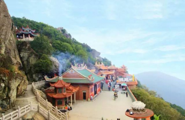 集美周邊游丨觀云海，看群峰，這里是閩南地區第一仙山！