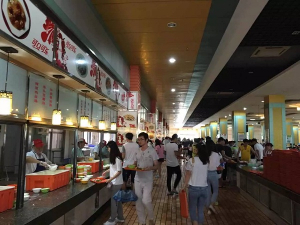極美！臺風后集美大學驚現“彩虹”，引網友圍觀點贊！