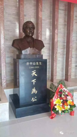 集美學(xué)村因他批準(zhǔn)而得名，今天集美學(xué)子以這種方式紀(jì)念他，感動(dòng)滿滿！