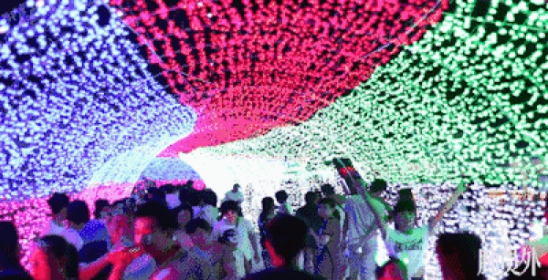 美爆了！觀音山·玫瑰燈光節，4000張門票免費送！