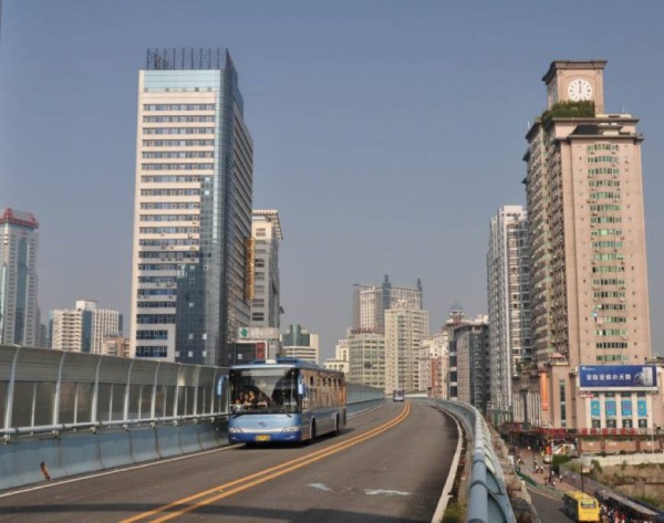 它是每個廈門人耳熟能詳的一條路，它的發展見證了廈門城市化變遷