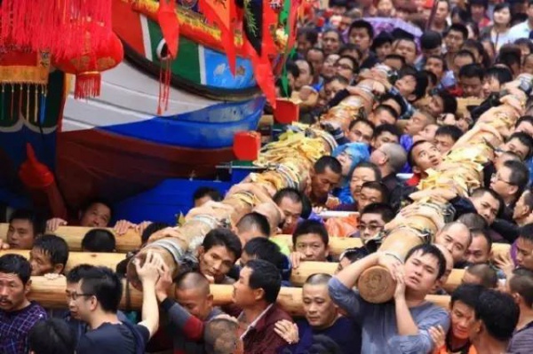【多圖】震撼！國家非遺“送王船”在海滄鐘山舉行！大雨也澆不滅海滄人的熱情！！！