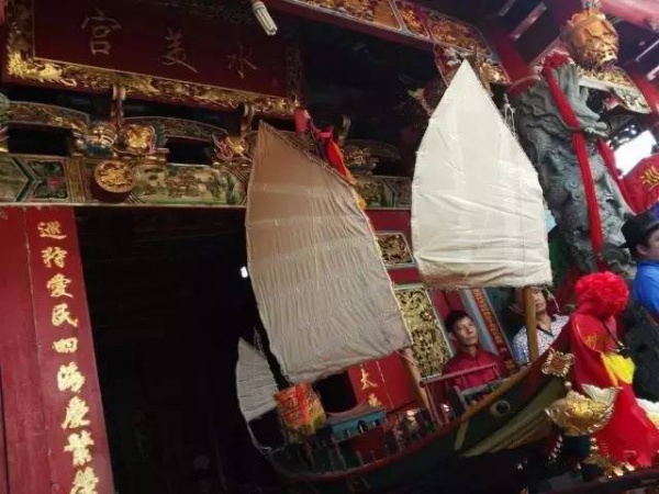 【多圖】震撼！國家非遺“送王船”在海滄鐘山舉行！大雨也澆不滅海滄人的熱情！！！