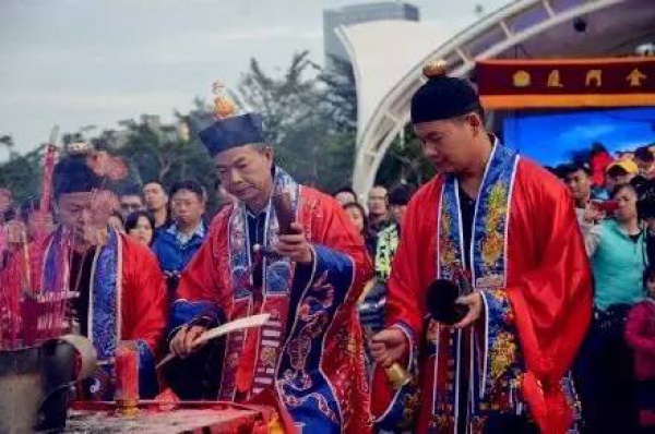 【多圖】震撼！國家非遺“送王船”在海滄鐘山舉行！大雨也澆不滅海滄人的熱情！！！