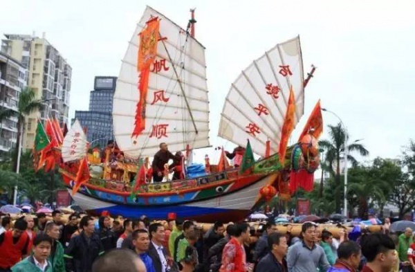 【多圖】震撼！國家非遺“送王船”在海滄鐘山舉行！大雨也澆不滅海滄人的熱情！！！