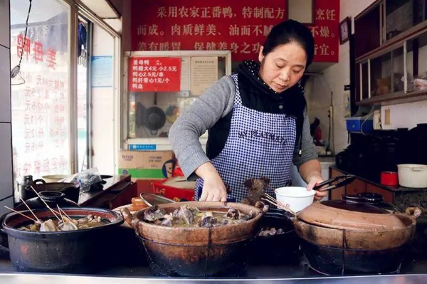人均8元！這只鴨每天吃姜50斤，連新加坡都有它的粉絲……