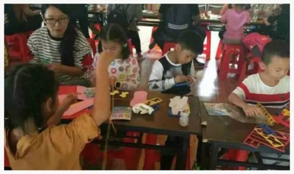 【3.5特價99！僅此一期】玫瑰小鎮沙里淘金+抓泥鰍+滑沙+DIY雞蛋彩繪/DIY彩陶娃娃一日游