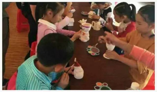 【3.5特價99！僅此一期】玫瑰小鎮沙里淘金+抓泥鰍+滑沙+DIY雞蛋彩繪/DIY彩陶娃娃一日游