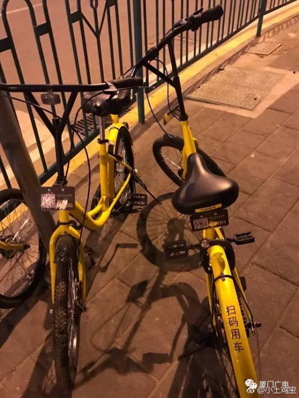 “我要怎么生活...”，廈門大媽家門前堆滿了共享單車！究竟誰來管？