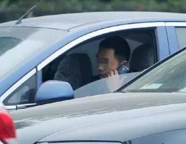 小黃變小黑還多了個(gè)車筐，“別以為整容了就不認(rèn)識(shí)你”！