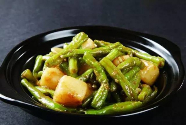 這8種常吃的食品不注意會中毒！不只四季豆和黃花菜，竟然還有…