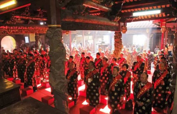 海滄又出名了！昨天幾千人在青礁慈濟祖宮同時做這事，轟動整個廈門！