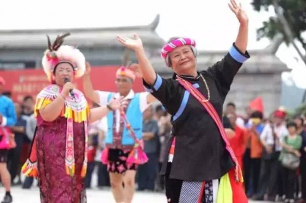 海滄又出名了！昨天幾千人在青礁慈濟祖宮同時做這事，轟動整個廈門！
