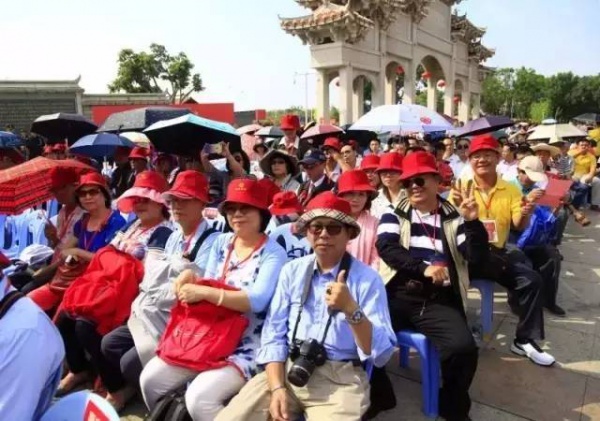 海滄又出名了！昨天幾千人在青礁慈濟祖宮同時做這事，轟動整個廈門！
