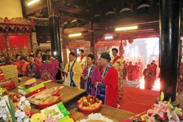 海滄又出名了！昨天幾千人在青礁慈濟祖宮同時做這事，轟動整個廈門！