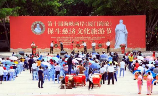 海滄又出名了！昨天幾千人在青礁慈濟祖宮同時做這事，轟動整個廈門！