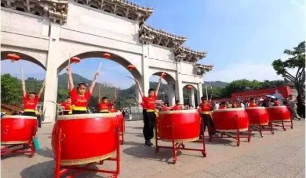 海滄又出名了！昨天幾千人在青礁慈濟祖宮同時做這事，轟動整個廈門！