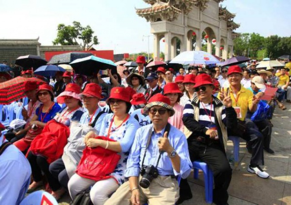 海滄又出名了！昨天幾千人在青礁慈濟祖宮同時做這事，轟動整個廈門！