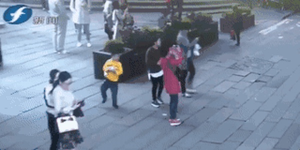 “你再不聽話媽媽就走了！”媽媽假裝離開，孩子卻丟了3小時……“嚇唬教育”別亂用