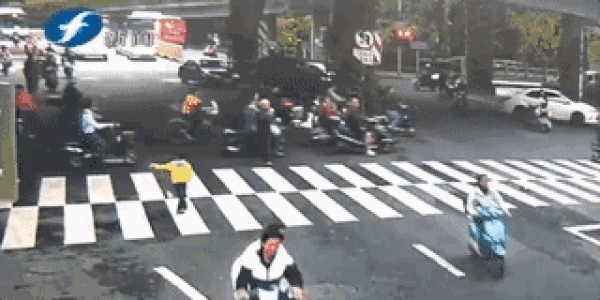 “你再不聽話媽媽就走了！”媽媽假裝離開，孩子卻丟了3小時……“嚇唬教育”別亂用