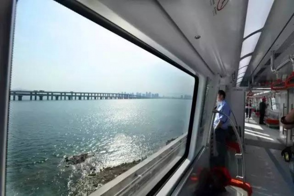 羨慕之極丨千與千尋里的海上列車竟然真的有，廈門人民有福了~