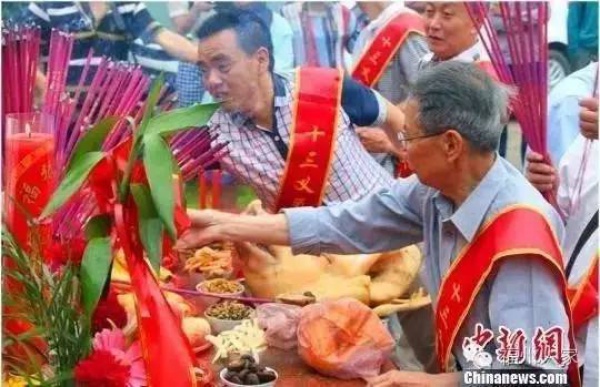 端午習俗丨奇葩的捉鴨子、四角狗、熏黃煙…你家是福建哪里的？
