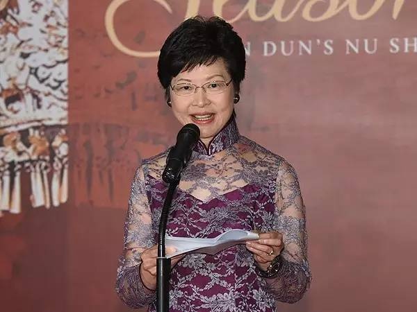 出身貧寒的香港女特首，將兩個(gè)兒子送入劍橋，她的教育觀值得品味