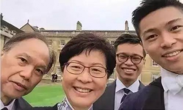 出身貧寒的香港女特首，將兩個(gè)兒子送入劍橋，她的教育觀值得品味