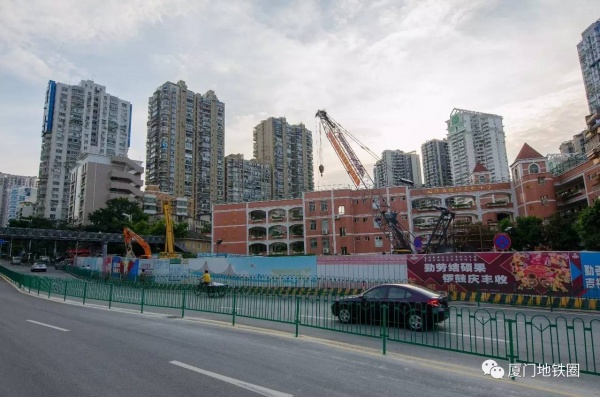 鎮(zhèn)海路、中山公園、將軍祠，3個(gè)地鐵站點(diǎn)出入口施工進(jìn)度
