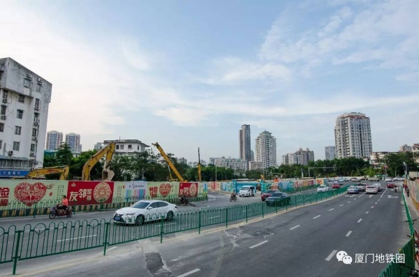 鎮(zhèn)海路、中山公園、將軍祠，3個(gè)地鐵站點(diǎn)出入口施工進(jìn)度