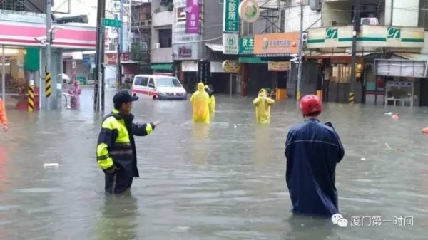 剛剛，“納沙”重創臺灣，登陸風力13級！明早或提前登陸福建！廈門將迎來狂風！暴雨！巨浪！