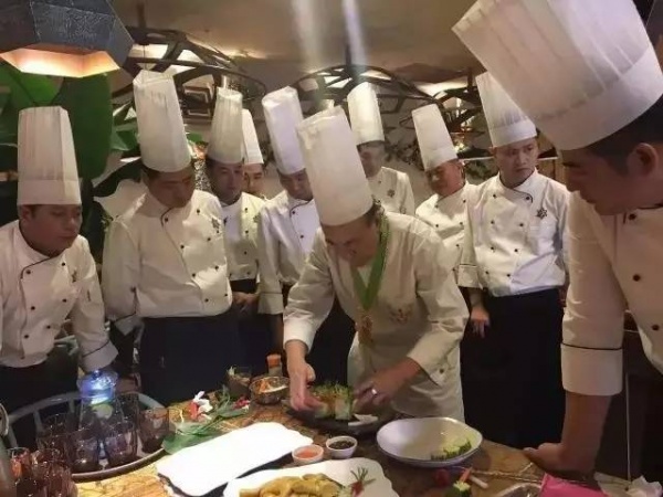 集美好料丨星洲蕉葉&星洲椰場(chǎng)雙店齊開(kāi)~全場(chǎng)菜金五折，還要請(qǐng)你免費(fèi)吃雞！