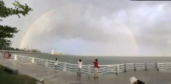 極美影像丨臺(tái)風(fēng)登陸前夕，風(fēng)起云涌的廈門，震撼了全國(guó)。