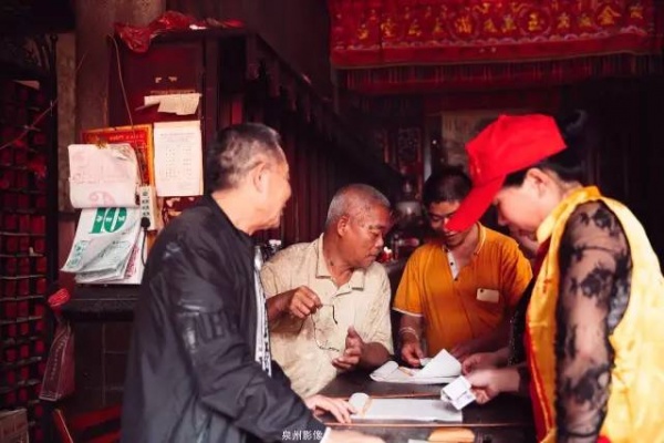 泉南佛國｜保生大帝轟轟烈烈的在過生日，你可知道他到底是誰？