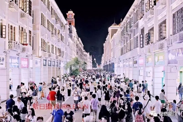 不同時(shí)期的廈門中山路夜景，90年代最美，現(xiàn)在效果如金磚